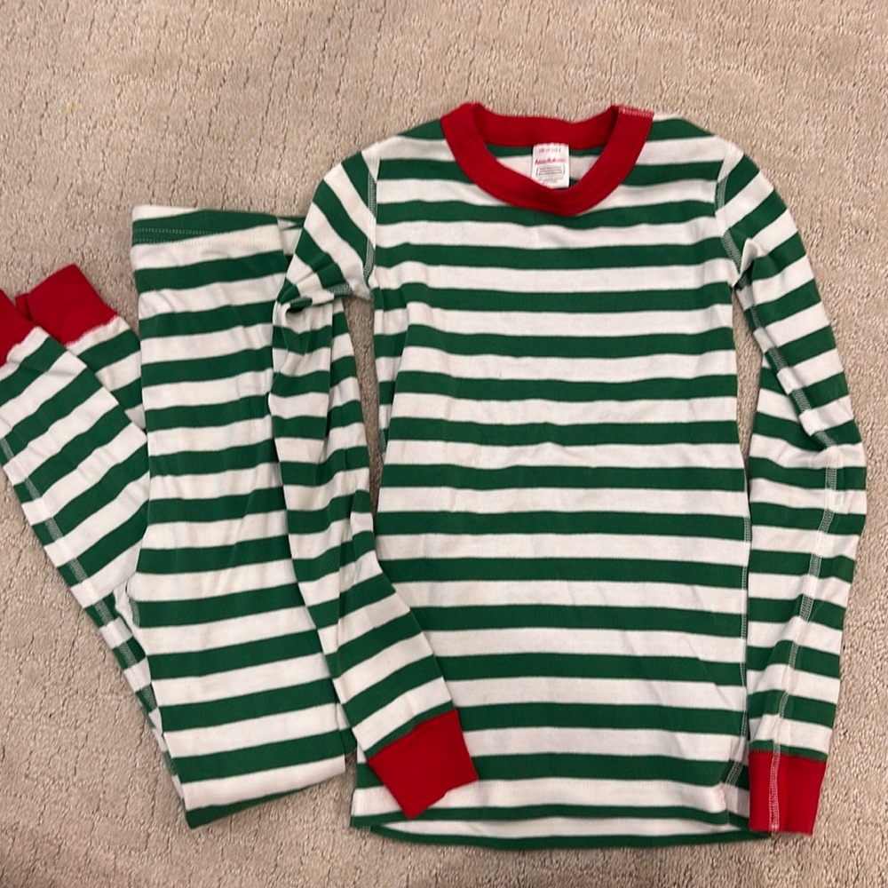 Hanna Anderson 💚🌲 Holiday Jammies kids size 8🌲